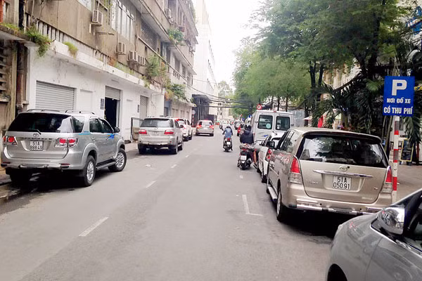 TP Hồ Chí Minh vẫn thiếu trầm trọng bãi đậu xe.
