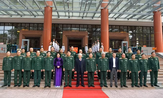 Tổng Bí thư, Chủ tịch nước, Bí thư Quân ủy Trung ương Nguyễn Phú Trọng cùng các đại biểu dự hội nghị.