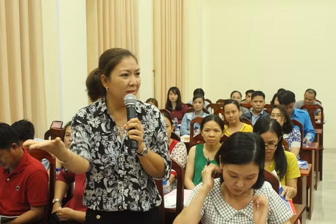 Chị Phạm Hồng Dung có con bị tự kỷ phát biểu tại hội nghị.