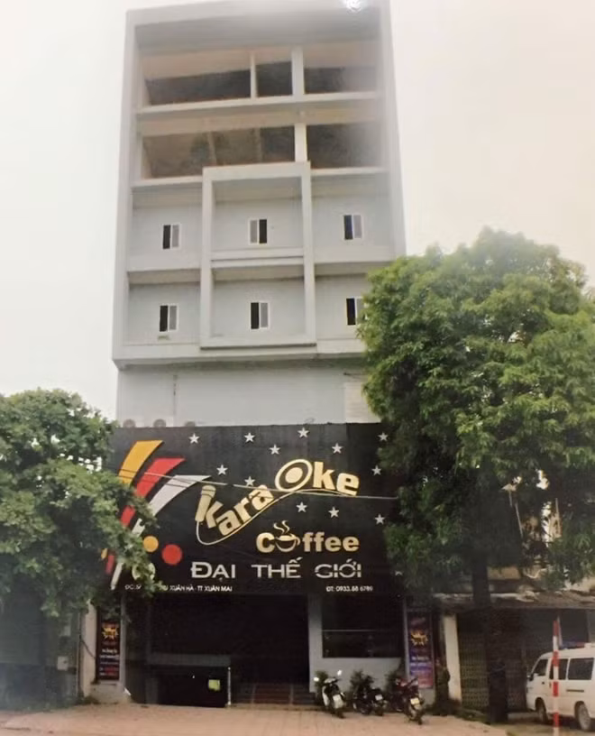 Hiện trường vụ án trước cửa quán karaoke Đại Thế Giới.