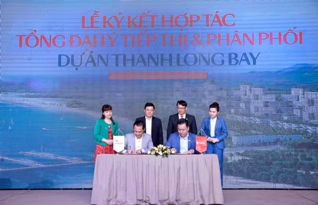 Tập đoàn Nam Group và DKRA Vietnam chính thức ký kết hợp tác Tổng đại lý tiếp thị & phân phối Tổ hợp Du lịch - Giải trí - Nghỉ dưỡng & Thể thao biển Thanh Long Bay.