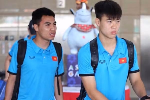 Duy Mạnh chỉ bị căng cơ đùi và hoàn toàn có thể phục hồi trước trận bán kết. Ảnh: Ngôi sao. Duy Mạnh chỉ bị căng cơ đùi và hoàn toàn có thể phục hồi trước trận bán kết. Ảnh: Ngôi sao.