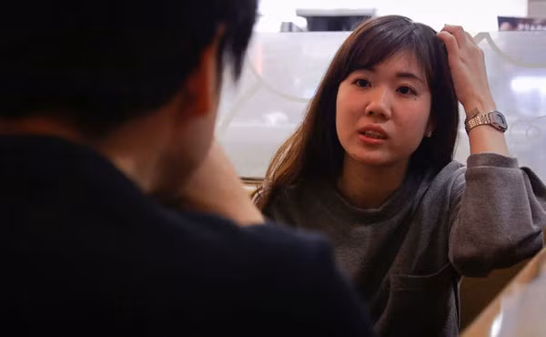 Ông Nishimoto trong một buổi "làm việc" với khách hàng. Ông Nishimoto trong một buổi "làm việc" với khách hàng.