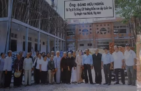 Bảng ghi nhận đóng góp của cụ Đặng Hữu Nghĩa trong việc xây trường. Bảng ghi nhận đóng góp của cụ Đặng Hữu Nghĩa trong việc xây trường.