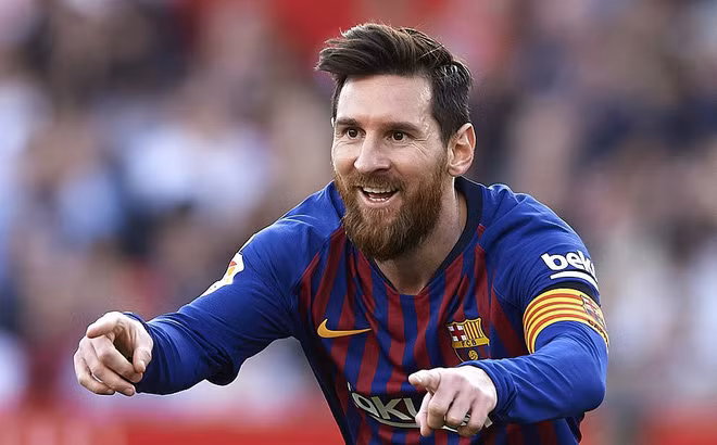 Messi rạng rỡ khi lập hattrick vào lưới Sevilla. Messi rạng rỡ khi lập hattrick vào lưới Sevilla.