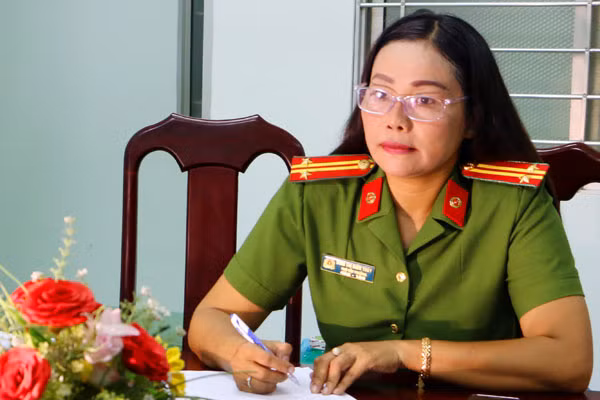 Trung tá Đinh Thị Diễm Thúy.