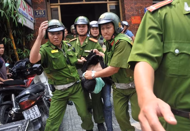 Công an TP Hồ Chí Minh bắt giữ một đối tượng nghiện gây án.