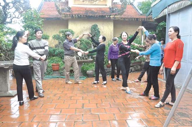 Với họ, bất kỳ nơi nào cũng trở thành một sàn khiêu vũ.