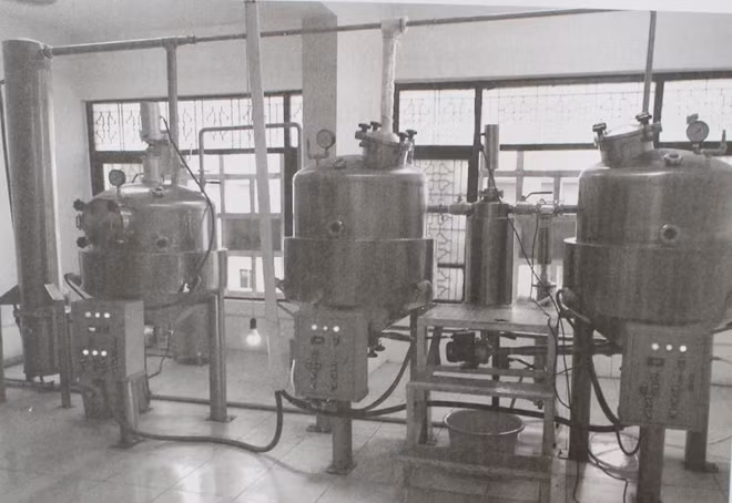 Hệ thống thiết bị trích ly với hỗ trợ bằng sóng siêu âm. Ảnh: NVCC.