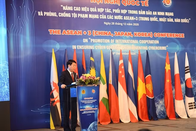Thứ trưởng Bùi Văn Nam phát biểu tại Hội nghị .