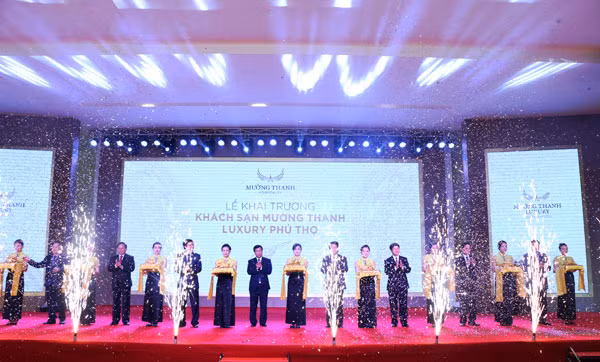 Cắt băng khánh thành khách sạn Mường Thanh Luxury Phú Thọ