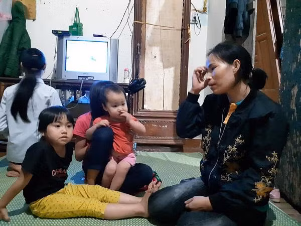 Mơ ước của chị Hồng là muốn các con được học hành tử tế.