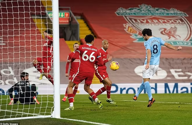Trận đấu tâm điểm vòng 23, Liverpool tiếp đón ManCity trên sân nhà(kết thúc vào rạng sáng 8/2). Cuộc thư hùng giữa một nhà đương kim vô địch đang sa sút với đương kim á quân đang chơi rất ổn định thu hút sự chú ý của người hâm mộ toàn thế giới.