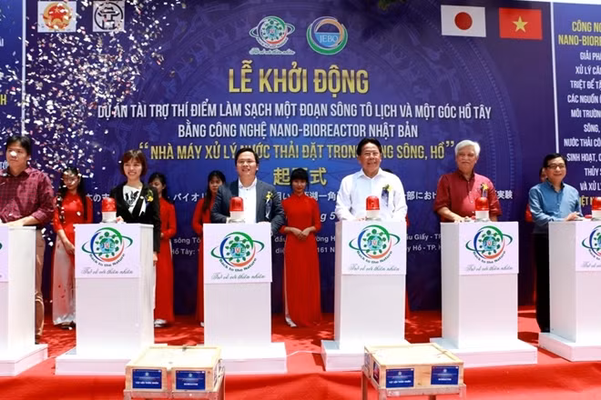 Lễ khởi động Dự án tài trợ thí điểm làm sạch một đoạn sông Tô Lịch và một góc Hồ Tây bằng công nghệ Nano -Bioreactor Nhật Bản đã diễn ra tại Hà Nội vào sáng 16-5.