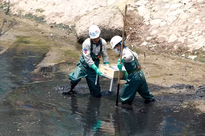 Bộ lọc cũng được lắp đặt. Thiết bị lọc này được thiết kế đặc biệt để lấy không khí trực tiếp từ môi trường rồi khuếch tán vào trong môi trường nước dưới dạng các bọt khí kích thước micro/nano.