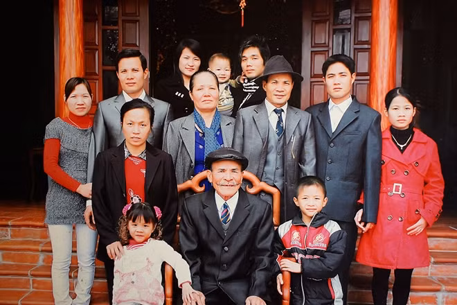 Đại gia đình của ông Kính.