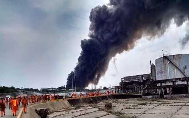 Hiện trường vụ nổ đường ống dẫn nhiên liệu của Tập đoàn Pemex tại khu dân cư Tlahuelilpan, bang Hidalgo.