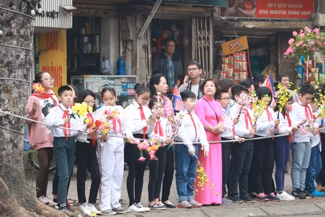 Ở bất kỳ đâu hai lãnh đạo này đi qua, họ cũng nhận được sự chào đón nồng nhiệt của người dân nước sở tại.