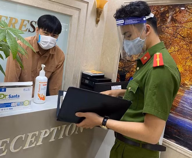 Công an quận Thanh Xuân tăng cường kiểm tra tạm trú, phát hiện người nhập cảnh trái phép.