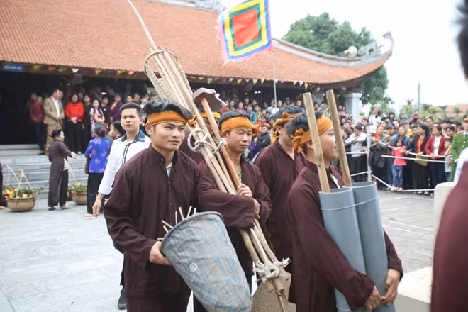 Năm nay (2019), 3 thanh niên có vinh dự được chọn là Nguyễn Đức Hoàn (18 tuổi) được chọn làm "bụt" (giữa). Hai "bụt" bên cạnh là Ngô Trung Hải (18 tuổi) và Trần Trọng Hương (16 tuổi).