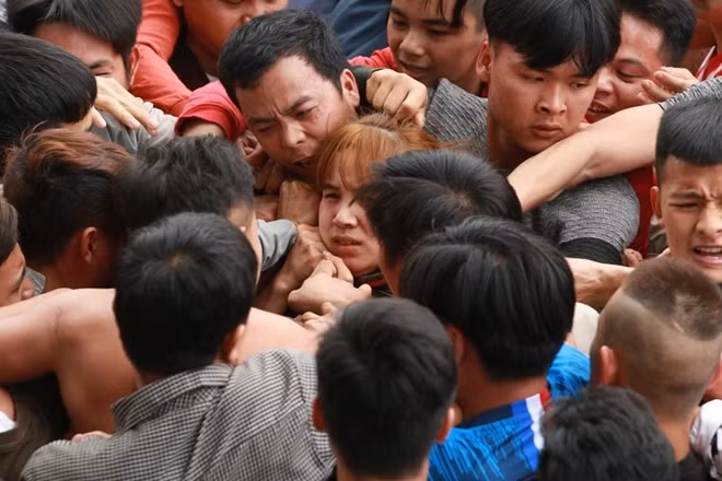 Màn "tranh cướp" đến mức nghẹt thở.