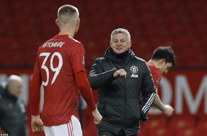 Quỷ Đó có vé đi tiếp tại CUP FA. Sau khi cánh cửa vô đich Premier League đang dẫn đóng lại thì CUP FA là đấu trường có thể giúp MU giải cơn khát danh hiệu mùa này.