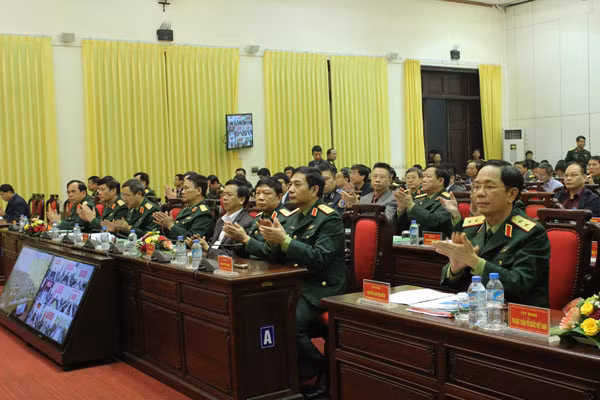 Thứ trưởng Phan Văn Giang và các đại biểu dự Hội nghị. Thứ trưởng Phan Văn Giang và các đại biểu dự Hội nghị.