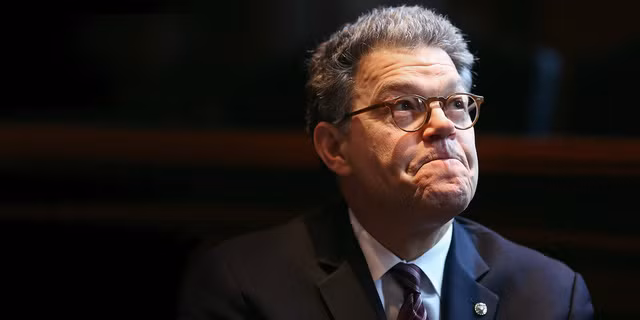 Thượng nghị sĩ Al Franken tuyên bố từ chức.