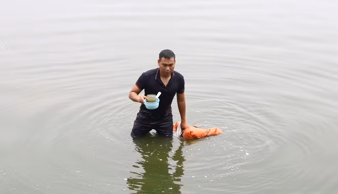 Tất kết quả cuối cùng phải chờ sau khi mẫu nước và bùn được phân tích khoa học cẩn thận.