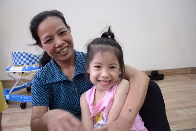 Chị Yên là người thay em gái chăm sóc các cháu mình.