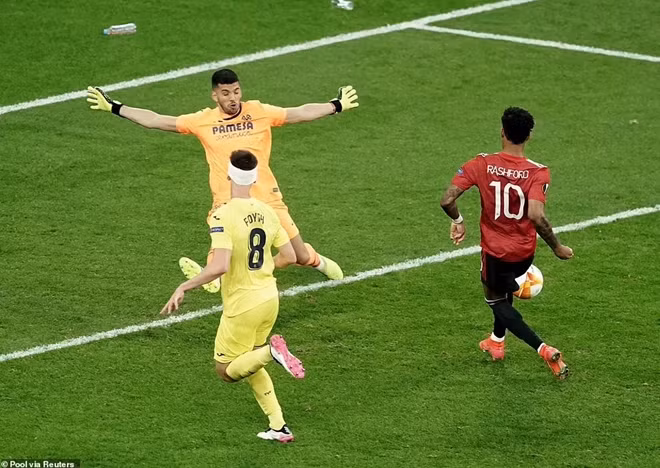 Sự thiếu vắng trung vệ đội trưởng Harry Maguire khiến rất nhiều CĐV của MU lo lắng, lối đá "lấy công bù thủ" vốn tương đối thành công ở Premier league lại rất khó áp dụng tại đấu trường châu Âu.