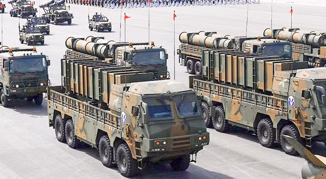 Tên lửa thế hệ mới của Hàn Quốc Hyunmoo-3 và Hyumoo-2. Ảnh: Reuters