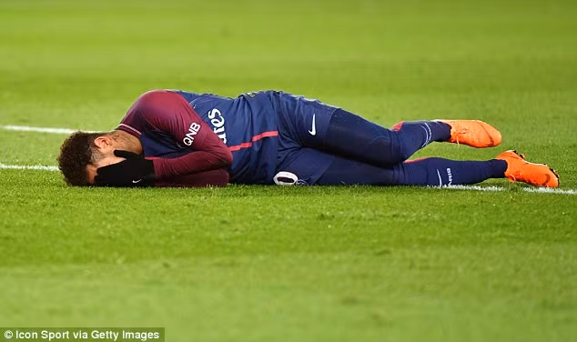 Neymar có thể lỡ hẹn với World Cup 2018. Ảnh: Icon Sport.
