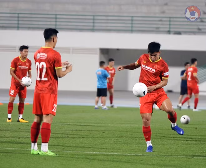 ĐTQG Việt Nam có buổi tập tại UAE vào tối 28/5. Ảnh: VFF.