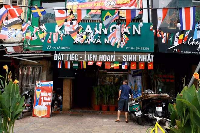 Các cửa hàng bia hơi bóng đá được xem là nơi bắt nhịp nhanh nhất với World Cup.