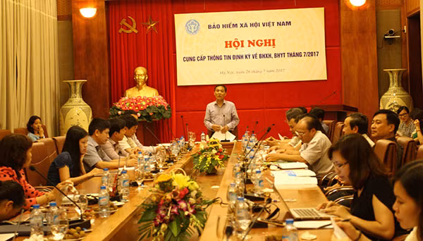 Phó Tổng Giám đốc BHXH Việt Nam Phạm Lương Sơn chỉ đạo hội nghị.
