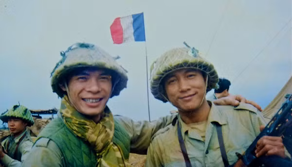 Hai diễn viên Trần Lực và Trọng Trinh trong một bộ phim.