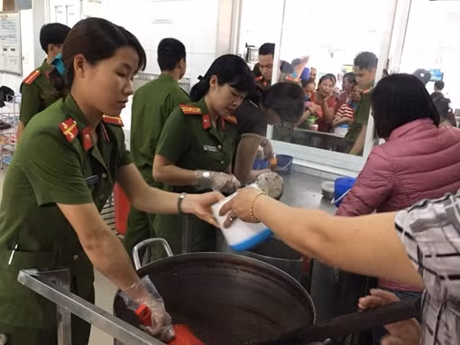 Chương trình “Nồi cháo tình thương”