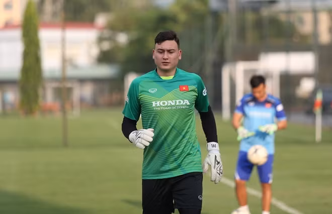 Hôm nay thủ thành Đặng Văn Lâm đã về hội quân cùng đội tuyển.