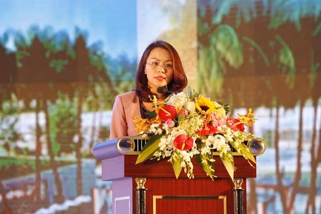 Bà Hương Trần Kiều Dung, Phó chủ tịch Hội đồng quản trị Tập đoàn FLC phát biểu tại buổi lễ.