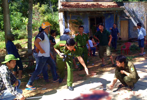 Khám nghiệm hiện trường một vụ trọng án.