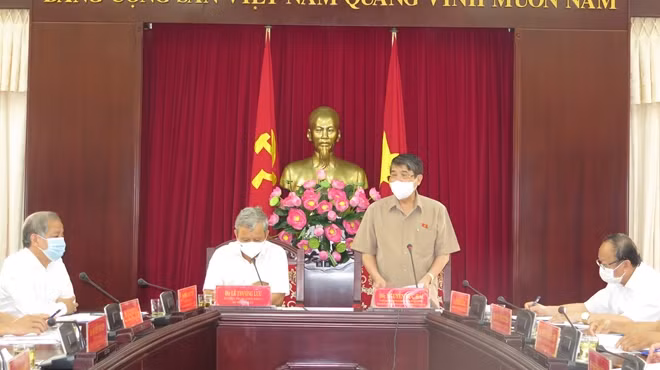 Đồng chí Nguyễn Đức Hải phát biểu tại buổi làm việc với Ủy ban bầu cử tỉnh Thừa Thiên Huế.
