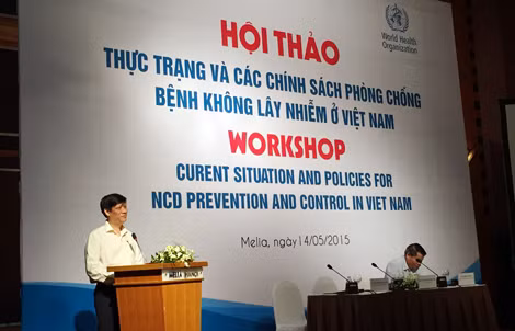 Thứ trưởng Bộ Y tế Nguyễn Thanh Long phát biểu tại hội nghị.