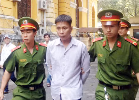 Đặng Ngọc Thạch bị dẫn giải sau phiên tòa.