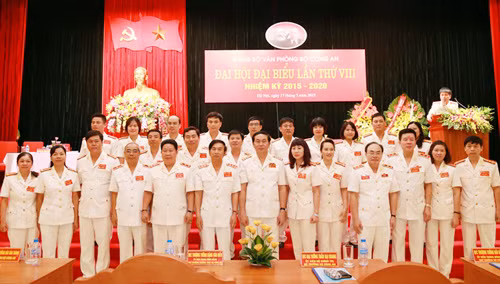 Bộ trưởng Trần Đại Quang cùng các đồng chí Thứ trưởng, lãnh đạo Bộ Công an tại Đại hội.