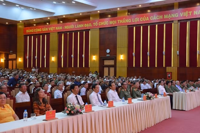 Các đại biểu tại buổi gặp mặt.