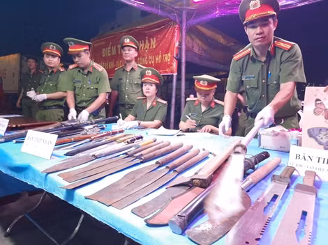 Vận động người dân tự nguyện giao nộp pháo, vũ khí, công cụ hỗ trợ ảnh 2