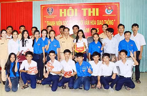 Học sinh sôi nổi với Hội thi An toàn giao thông