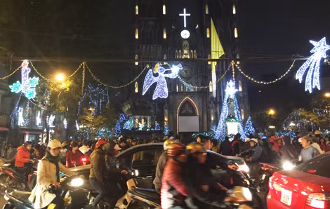 Người dân Hà Nội náo nức đón Giáng sinh 2014.