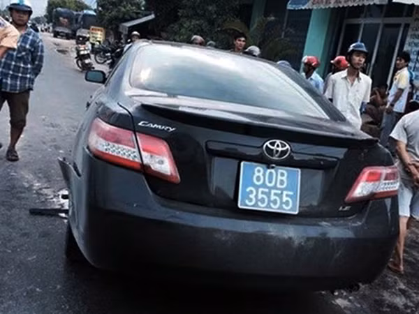 Cơ quan điều tra khẳng định xe camry biển xanh 80B… gây tai nạn liên hoàn đã dùng BKS giả để vận chuyển ngà voi.